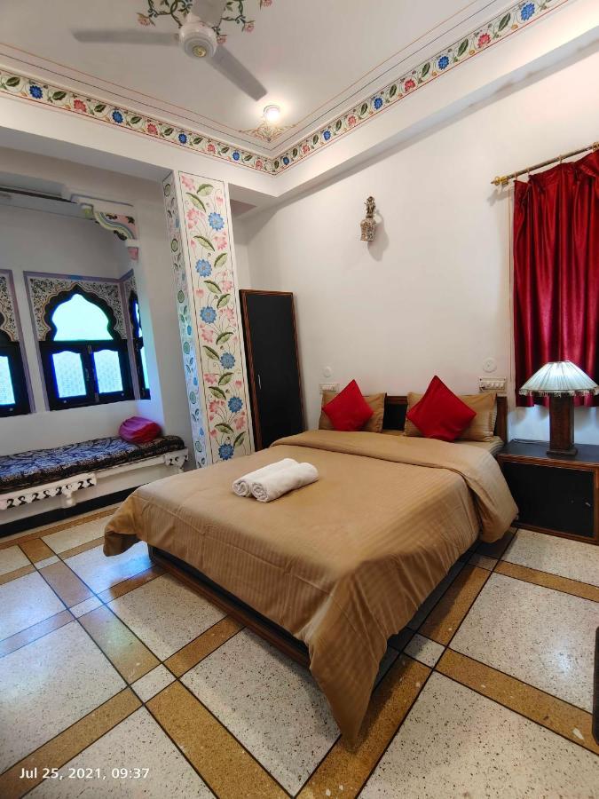 The Rustic Monk Hostel Udaipur Exterior photo