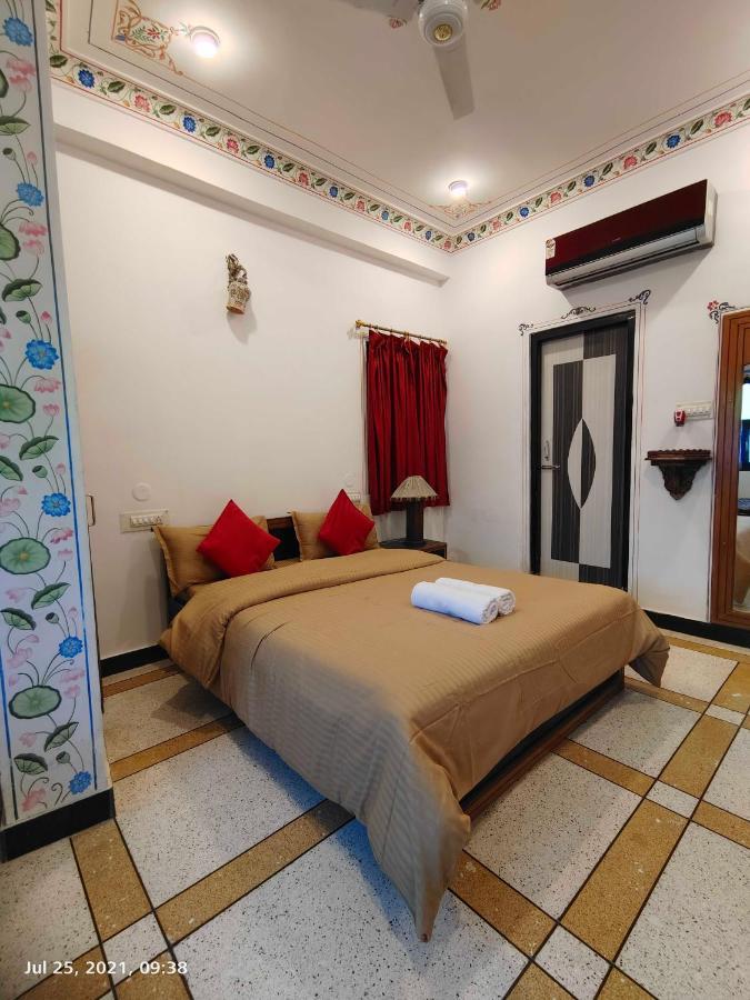 The Rustic Monk Hostel Udaipur Exterior photo