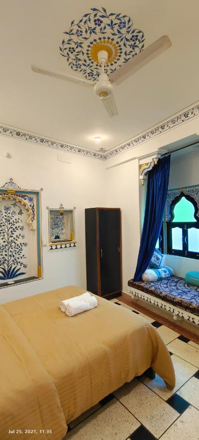The Rustic Monk Hostel Udaipur Exterior photo
