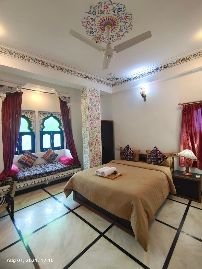 The Rustic Monk Hostel Udaipur Exterior photo