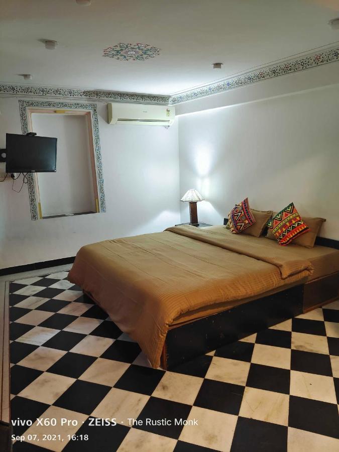 The Rustic Monk Hostel Udaipur Exterior photo